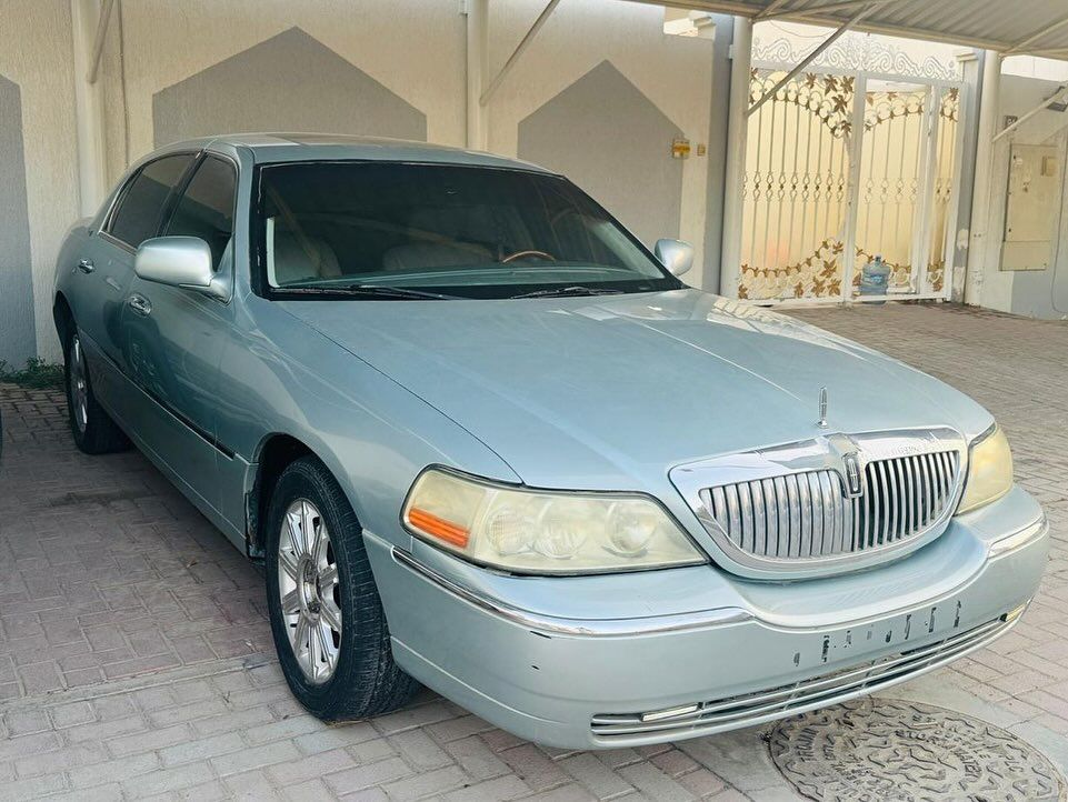 2007 Lincoln Town Car in dubai