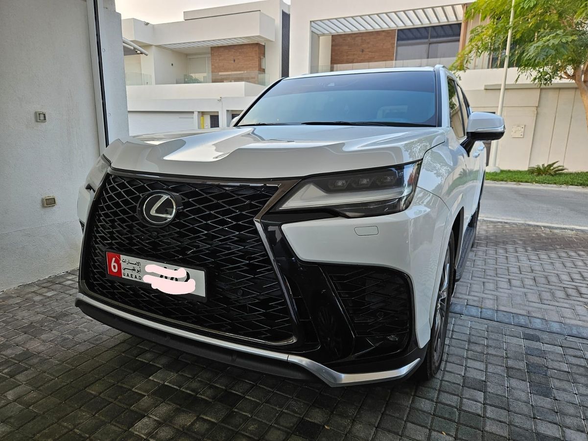 2022 Lexus LX600 in dubai