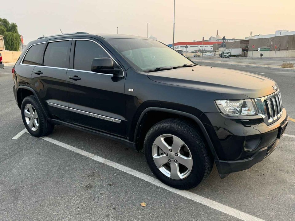 2013 Jeep Grand Cherokee in dubai