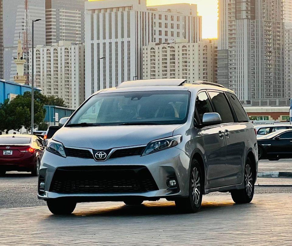 2019 Toyota Sienna in dubai