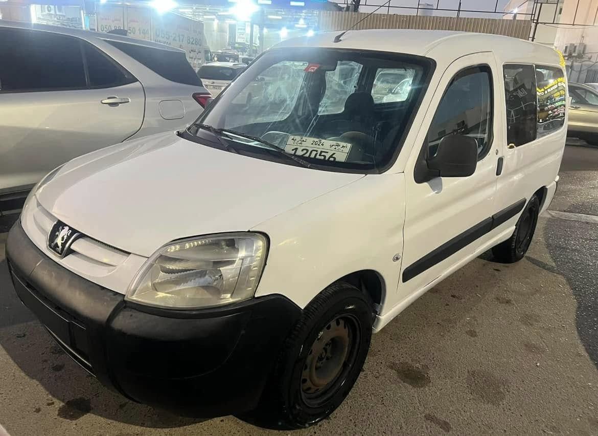 2013 Peugeot Partner in dubai