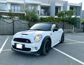 2013 Mini Convertible in dubai