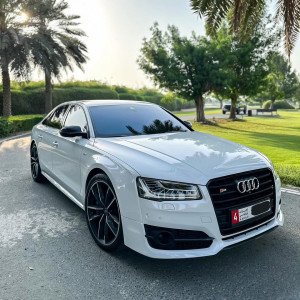 2016 Audi S8 in dubai