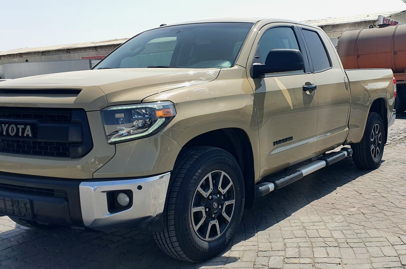 2017 Toyota Tundra in dubai