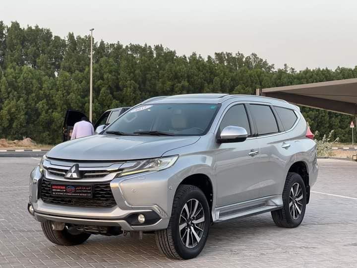 Mitsubishi Montero 2017 Gulf specifications Full option Froel I opened the roof Steering