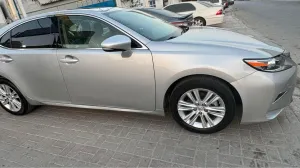 2015 Lexus ES in dubai