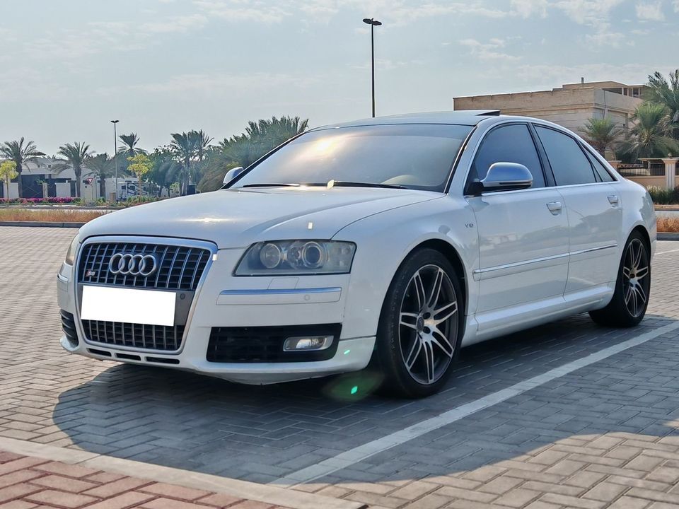 2009 Audi S8 in dubai