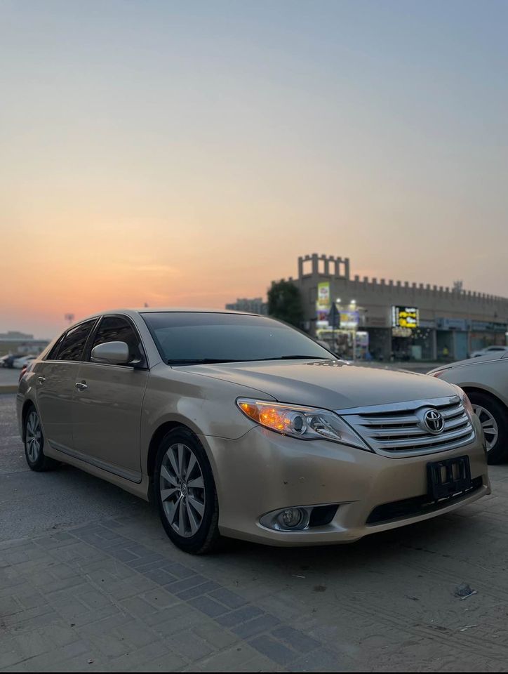 2011 Toyota Avalon in dubai