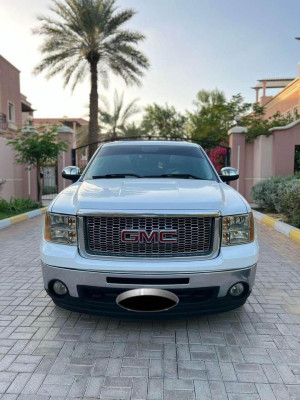 2011 GMC Sierra in dubai