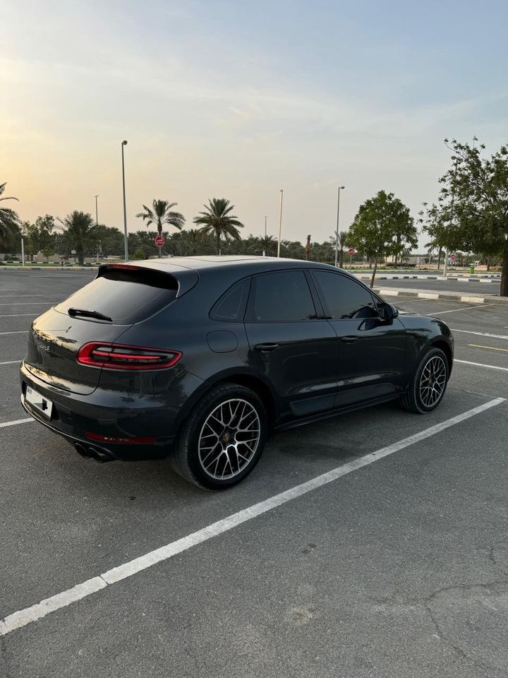 2017 Porsche Macan