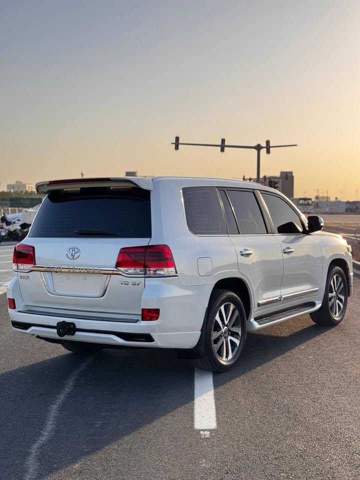 2016 Toyota Land Cruiser in Dubai