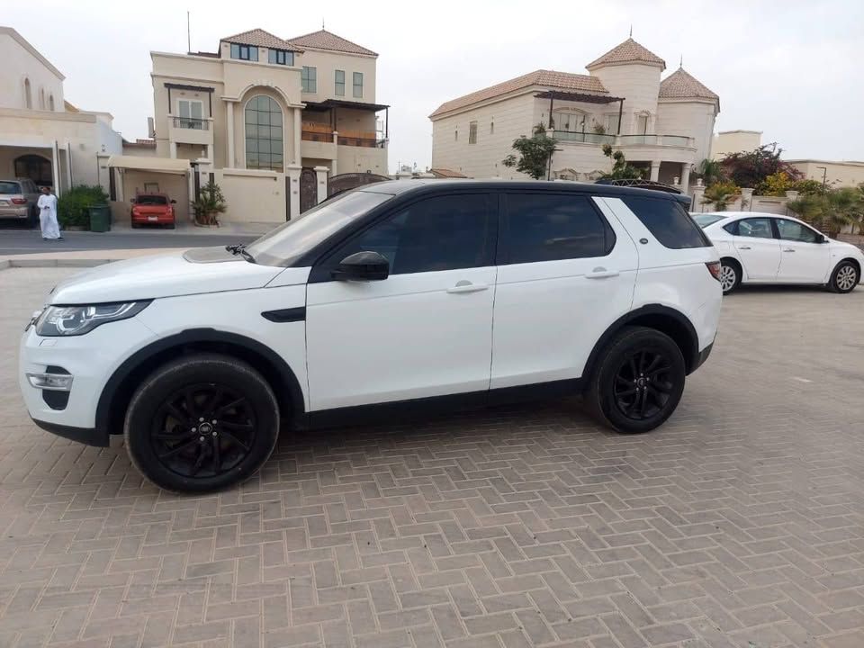 2019 Land Rover Discovery in Dubai