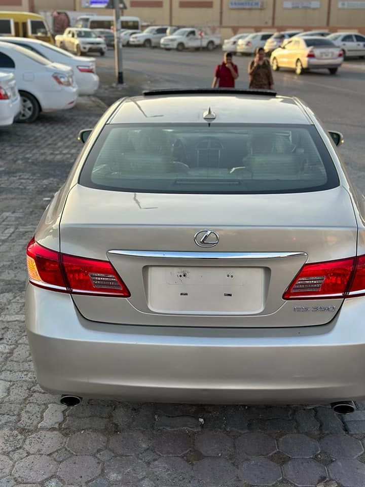 2011 Lexus ES in Dubai