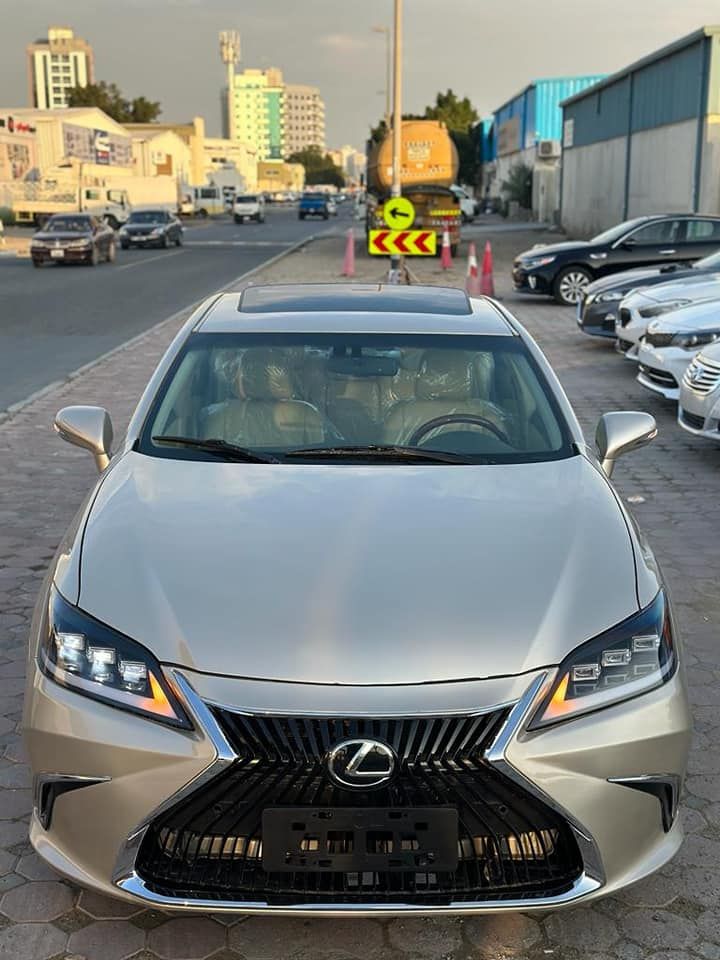 2011 Lexus ES in Dubai