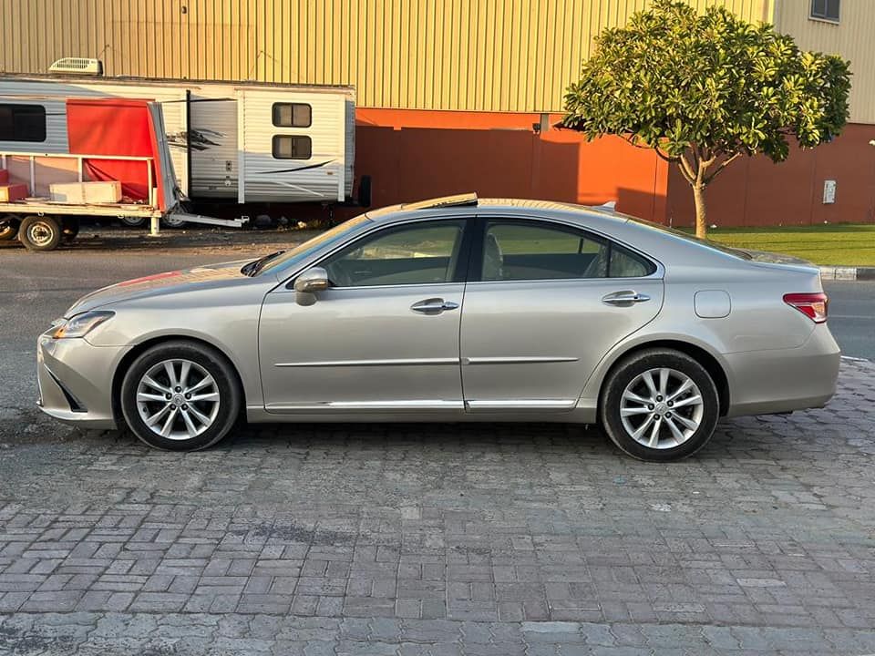 2011 Lexus ES in Dubai