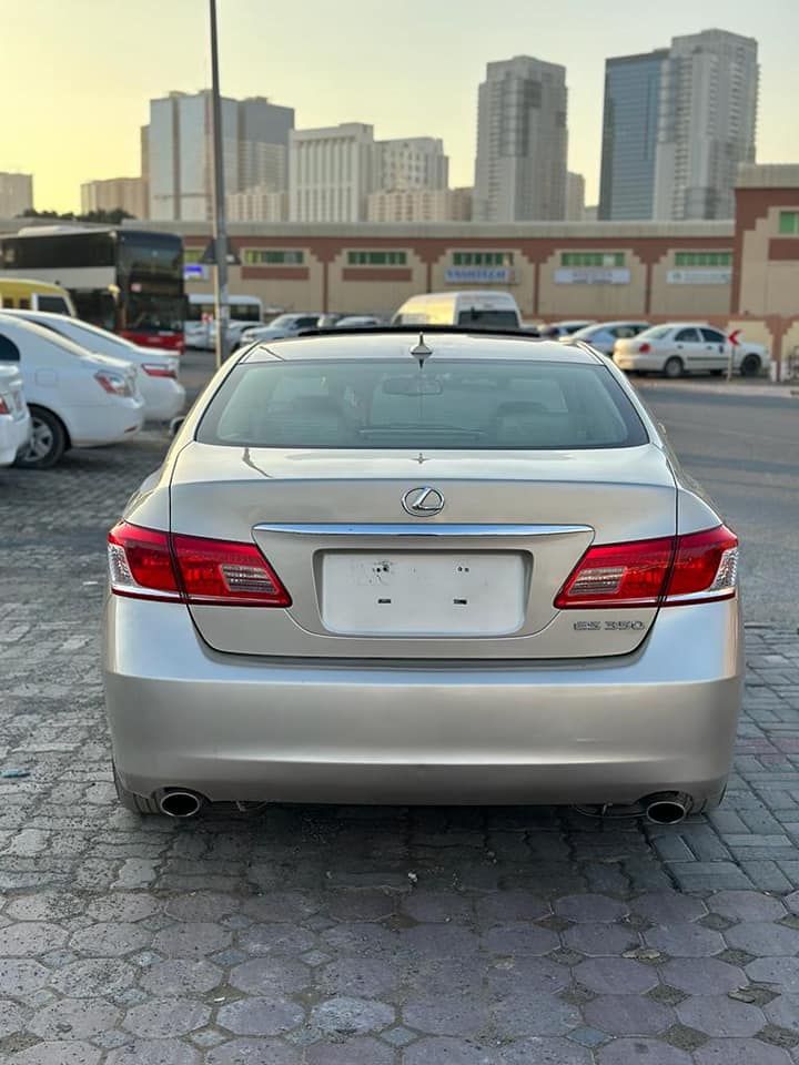 2011 Lexus ES in Dubai