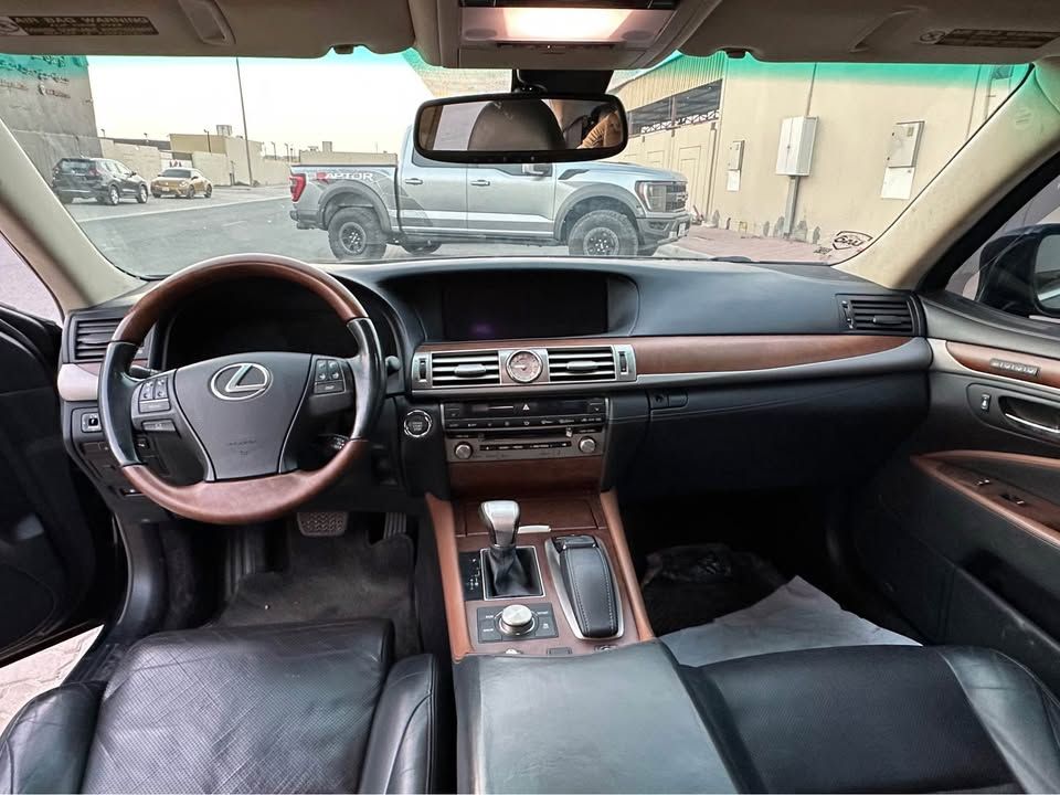 2015 Lexus LS 500 in Dubai