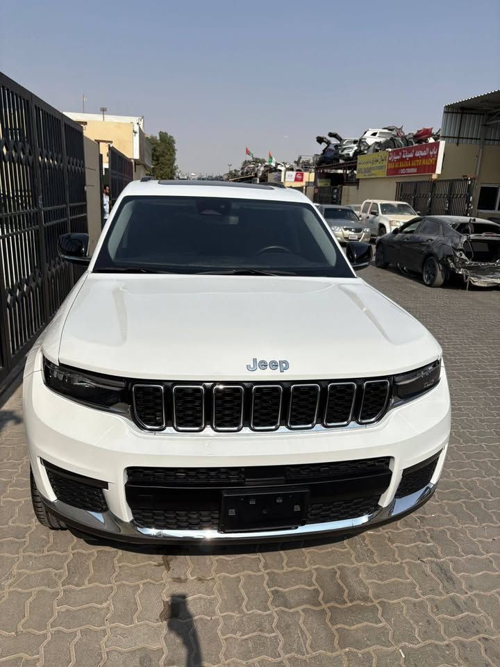 2021 Jeep Grand Cherokee in Dubai